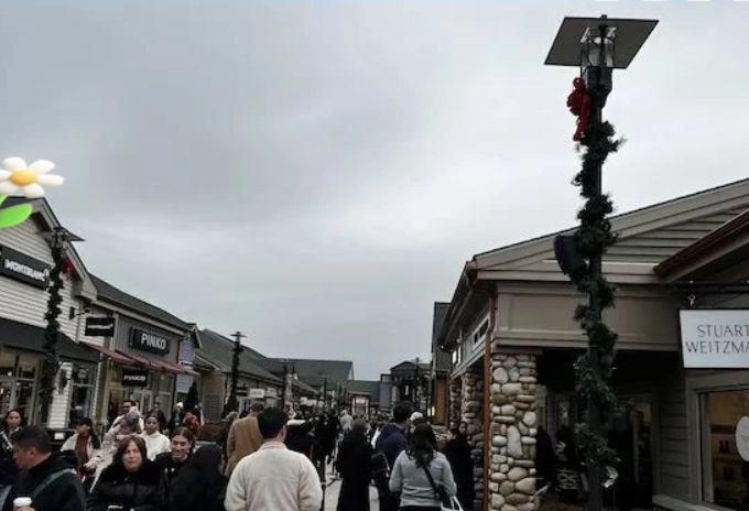 美国假日购物季开局稳健 黑色星期五销售额同比