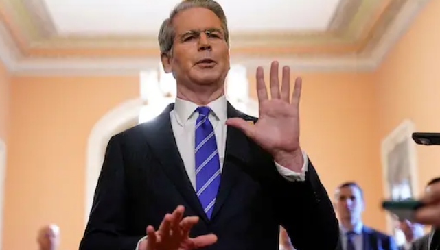 特朗普豪气“画饼”要发每人2000美元?美财长泼