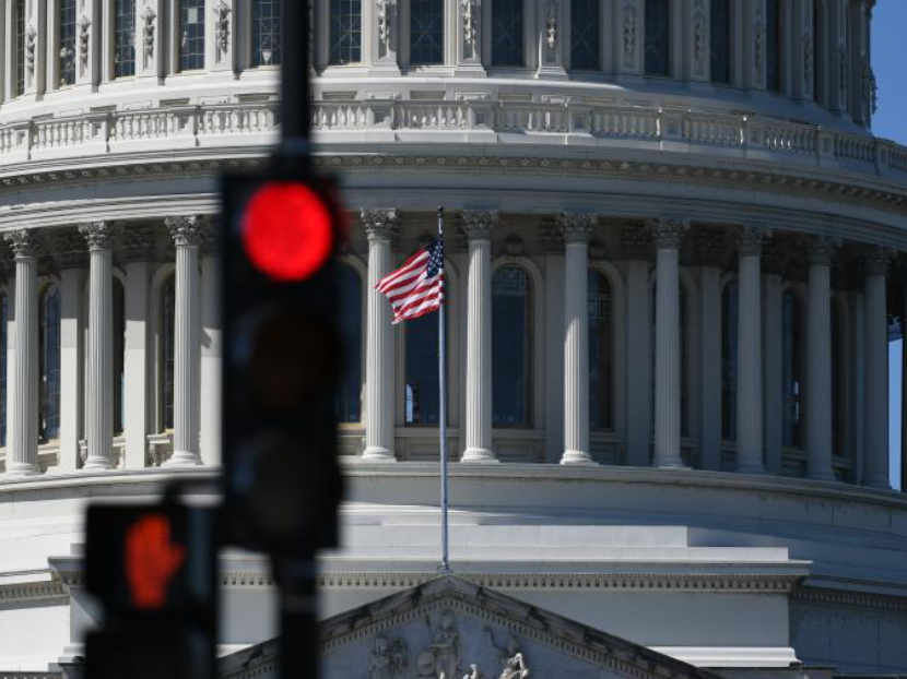 美政府停摆破纪录 交通部长:拟削减10%航班!